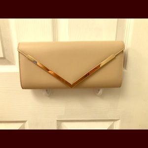 Aldo clutch